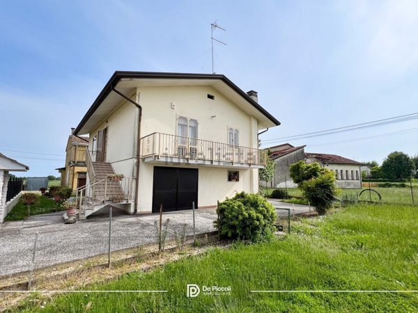 casa indipendente in vendita ad Eraclea in zona Brian