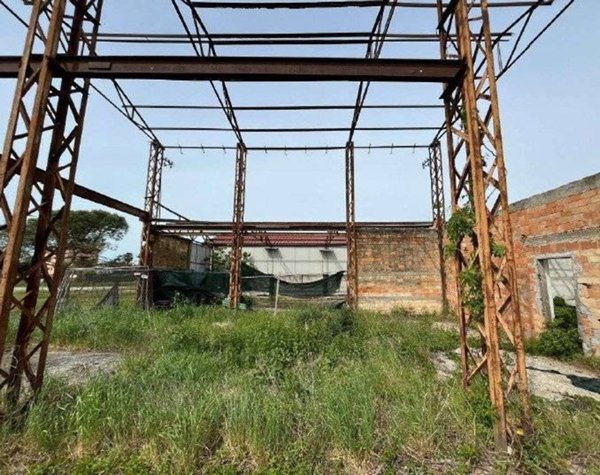 locale di sgombero in vendita ad Eraclea in zona Stretti