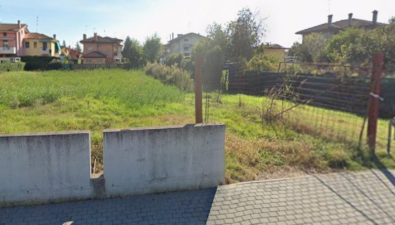 terreno in vendita ad Eraclea in zona Stretti