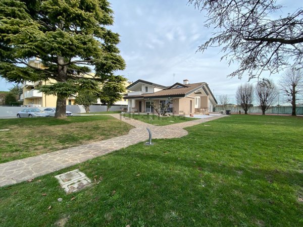 casa indipendente in vendita a Fiesso d'Artico