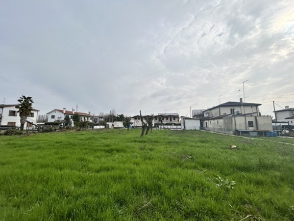 terreno edificabile in vendita a Fiesso d'Artico
