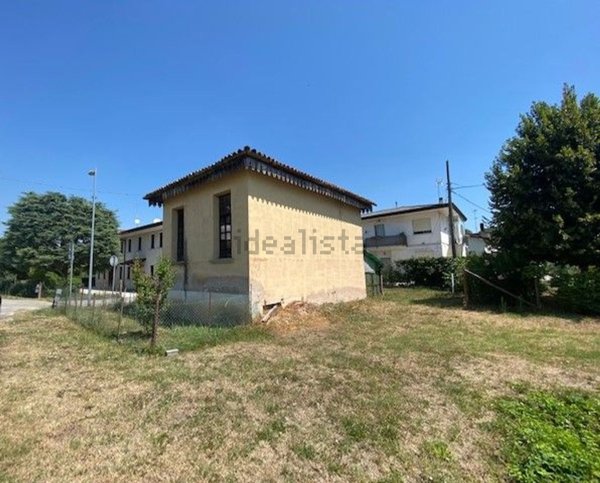 locale di sgombero in vendita a Fossalta di Piave