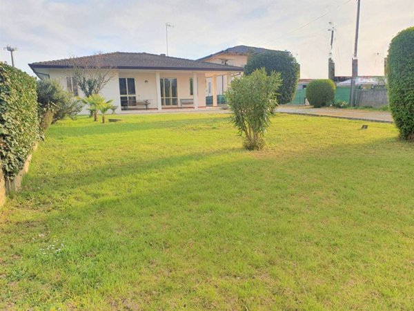 casa indipendente in vendita a Fossò