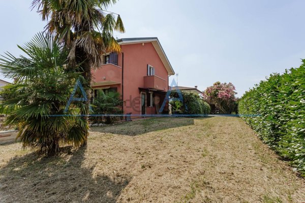esavano in vendita a Fossò
