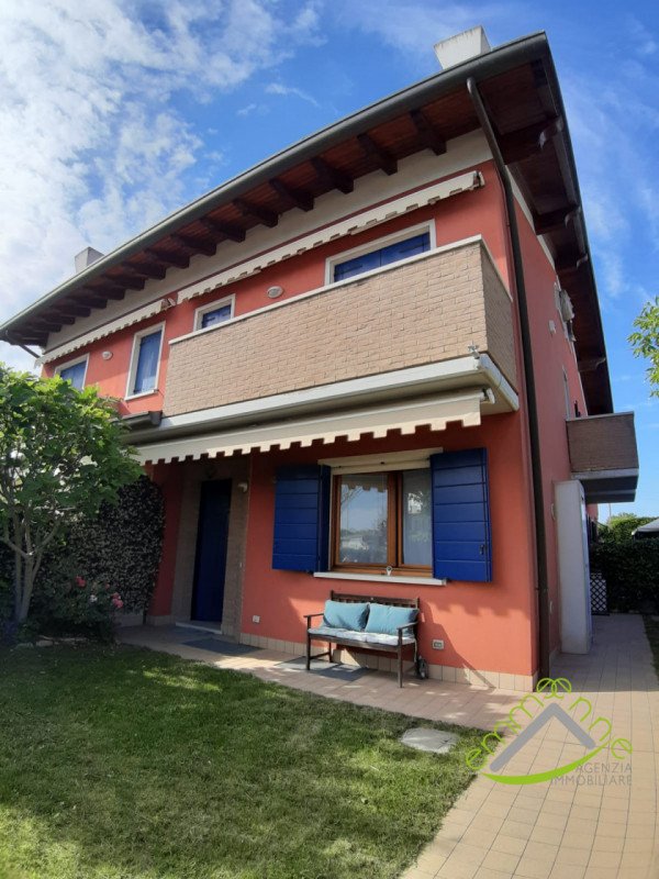 casa semindipendente in vendita a Fossò