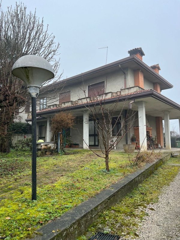 casa indipendente in vendita a Fossò