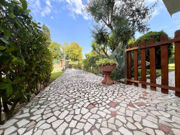 casa indipendente in vendita a Fossò