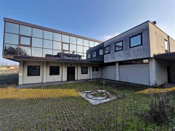 locale commerciale in vendita a Fossò