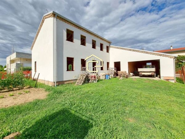 casa indipendente in vendita a Fossò