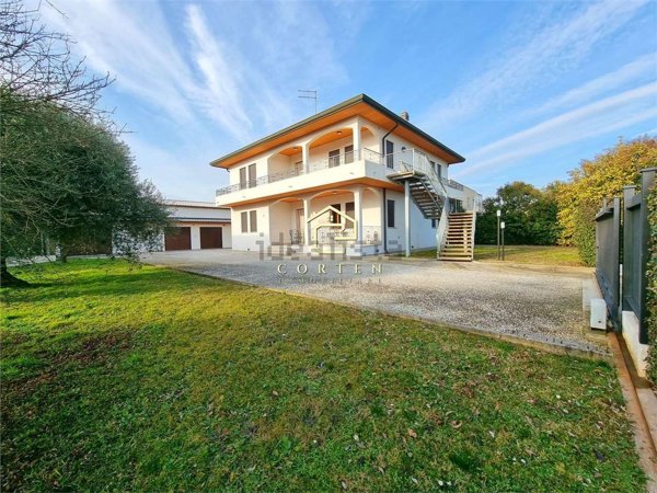 casa indipendente in vendita a Fossò