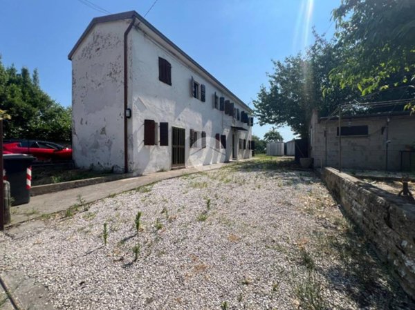 casa indipendente in vendita a Fossò