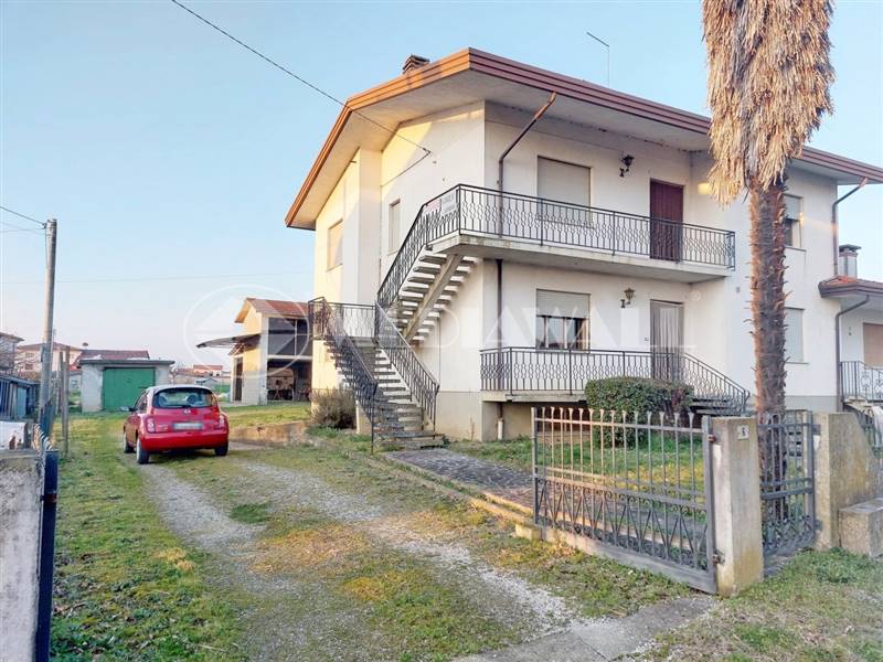 appartamento in vendita a Gruaro in zona Giai