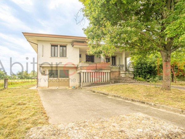 casa indipendente in vendita a Gruaro in zona Giai
