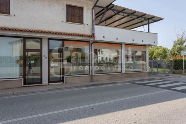 negozio in vendita a Gruaro in zona Giai