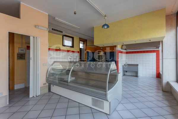 negozio in vendita a Gruaro in zona Giai
