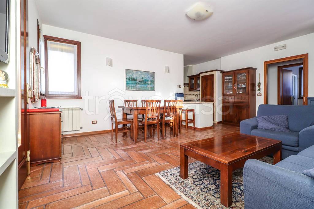 casa indipendente in vendita a Gruaro in zona Giai