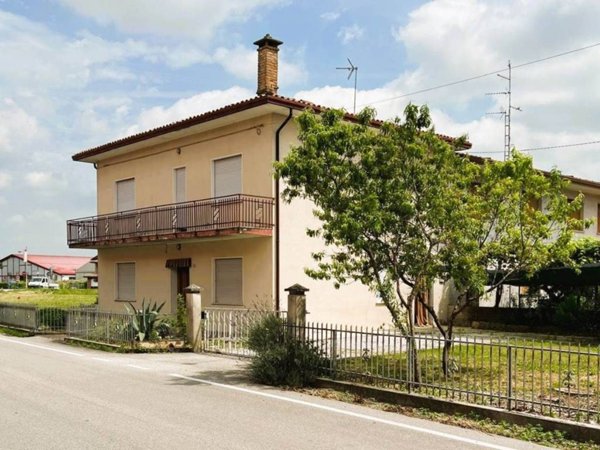 casa indipendente in vendita a Gruaro in zona Malcanton