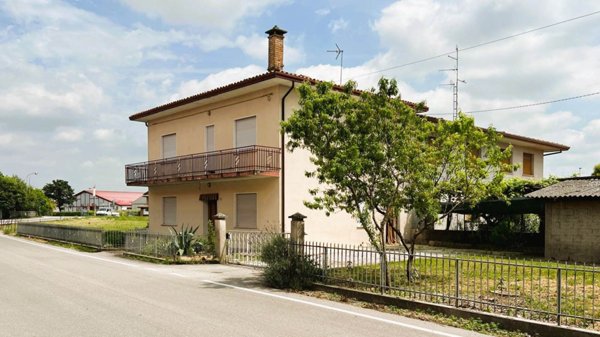 casa indipendente in vendita a Gruaro in zona Malcanton