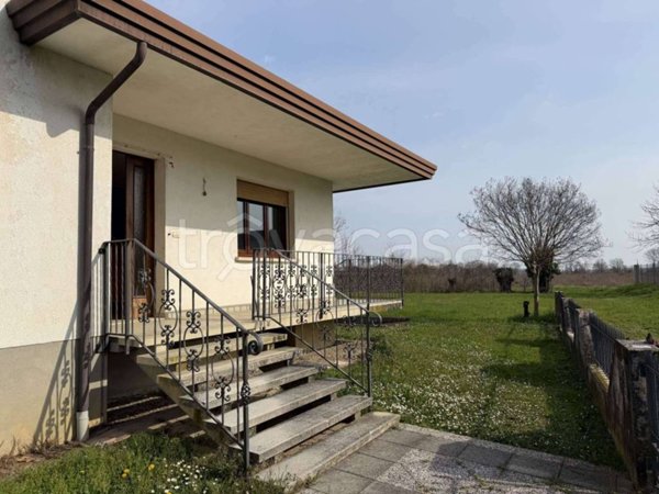 appartamento in vendita a Gruaro in zona Giai