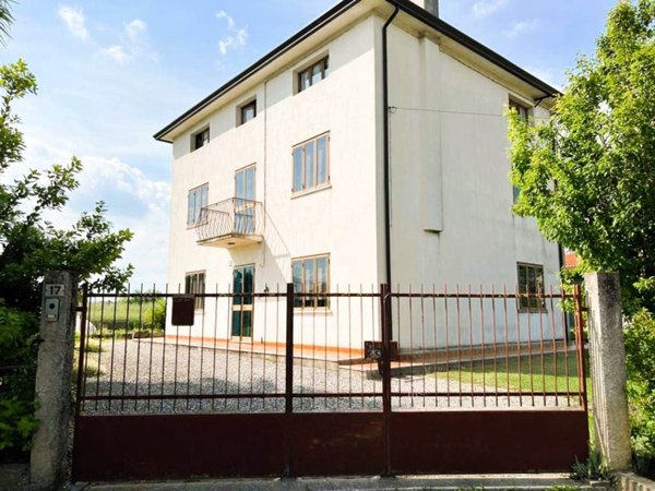 casa indipendente in vendita a Gruaro in zona Bagnara