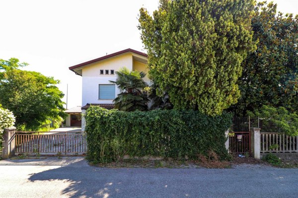 casa indipendente in vendita a Gruaro in zona Bagnara