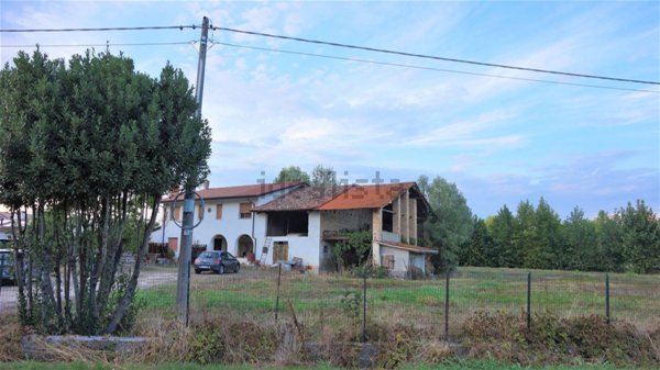 casale in vendita a Gruaro in zona Giai