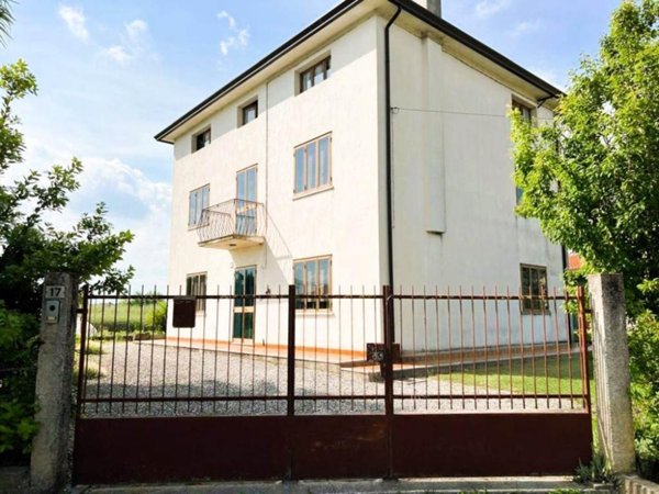 casa indipendente in vendita a Gruaro in zona Bagnara