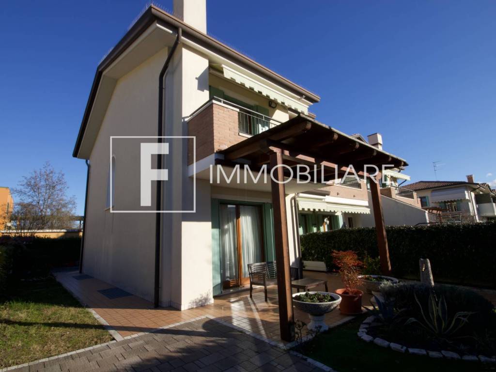 casa indipendente in vendita a Jesolo in zona Lido