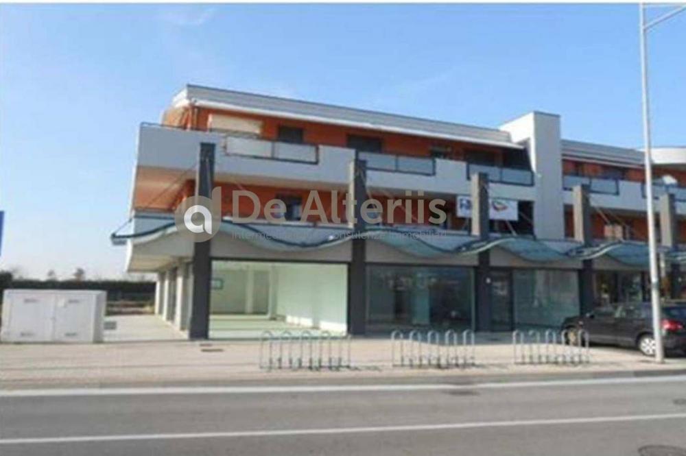 negozio in vendita a Jesolo in zona Lido