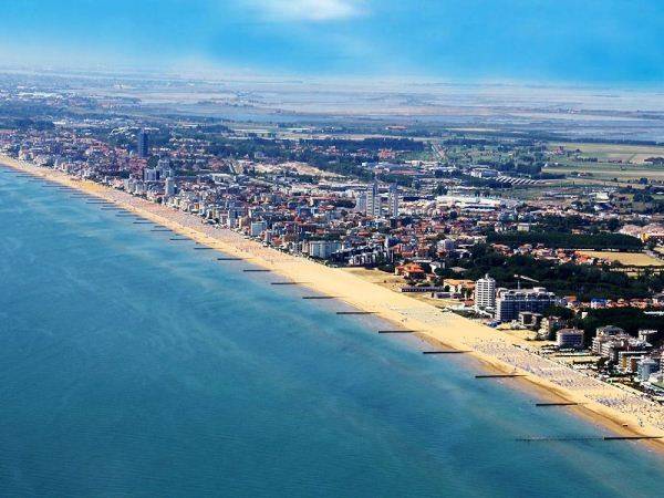 negozio in vendita a Jesolo in zona Lido