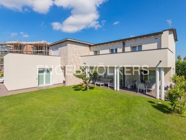 casa indipendente in vendita a Jesolo in zona Lido
