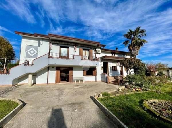 casa indipendente in vendita a Jesolo in zona Lido