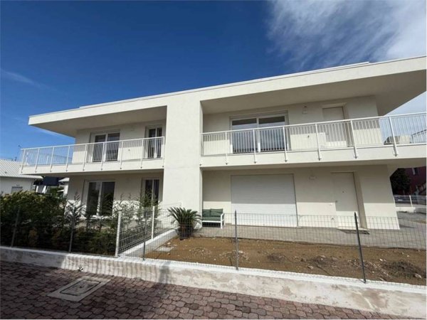 appartamento in vendita a Jesolo in zona Lido