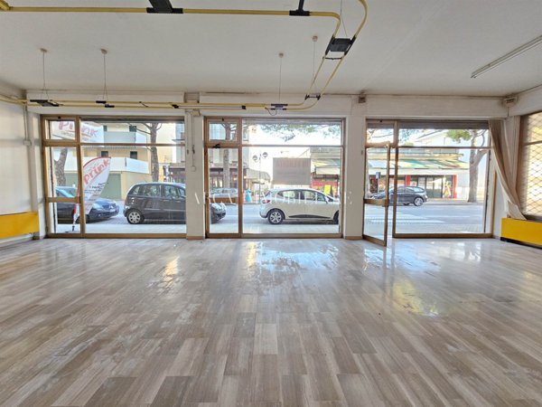 negozio in vendita a Jesolo in zona Lido