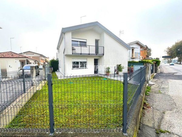 appartamento in vendita a Jesolo in zona Lido