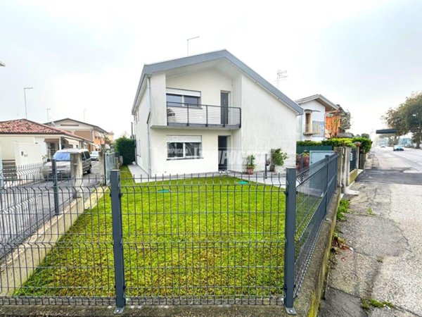 appartamento in vendita a Jesolo in zona Lido