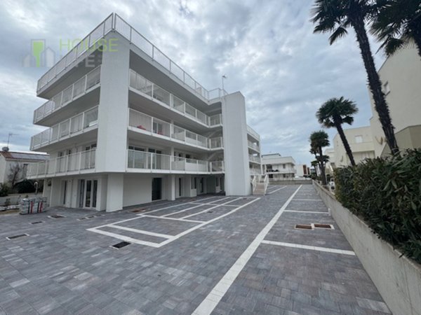 appartamento in vendita a Jesolo in zona Lido