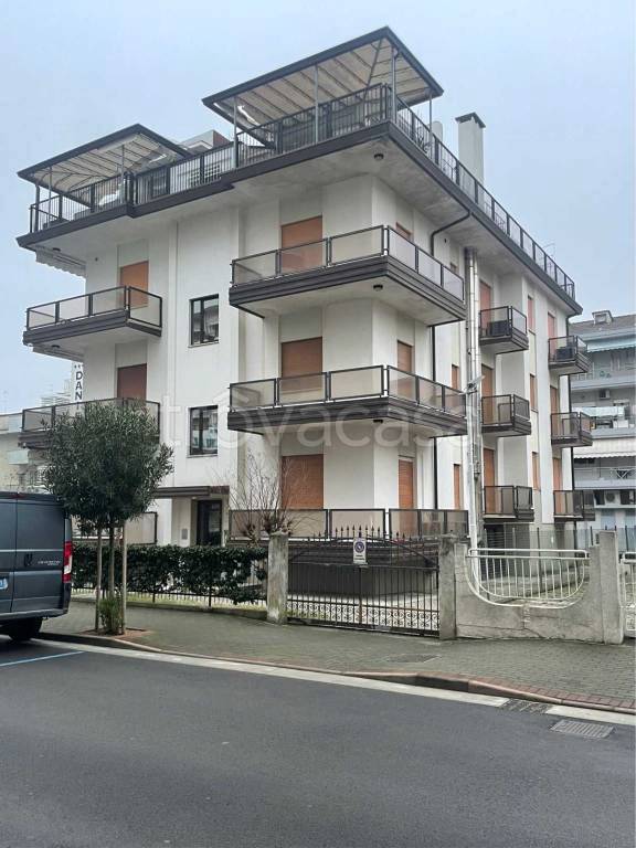 appartamento in vendita a Jesolo in zona Lido
