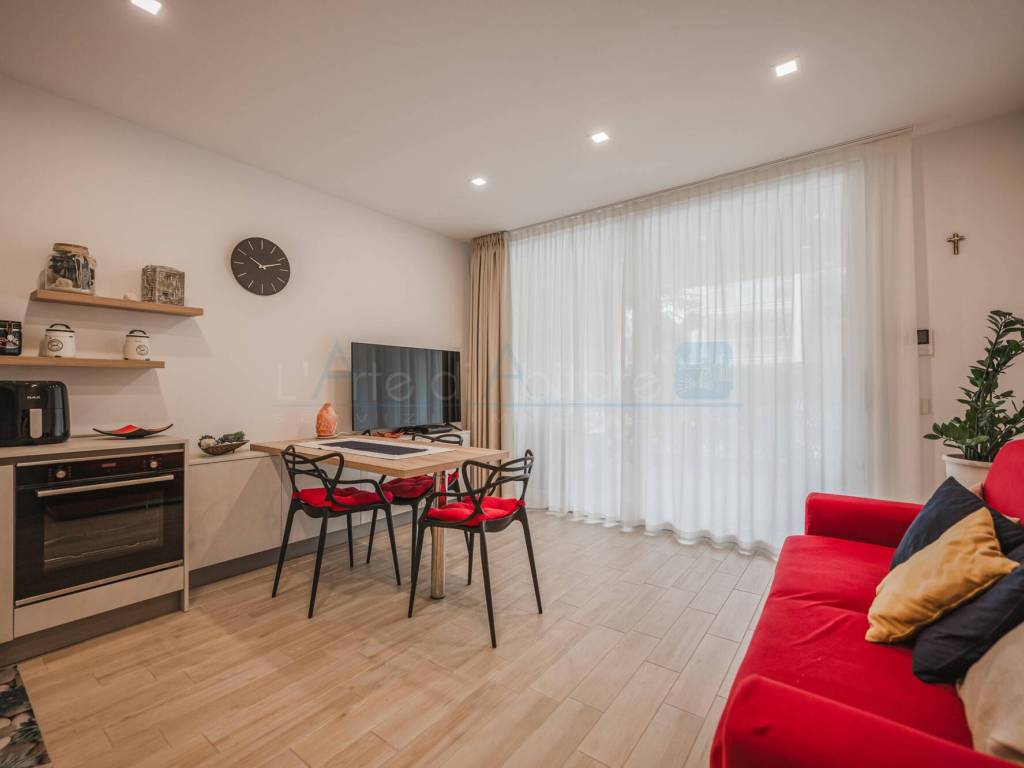 intera palazzina in vendita a Jesolo in zona Lido
