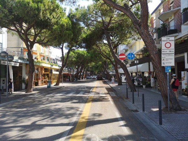 negozio in vendita a Jesolo in zona Lido