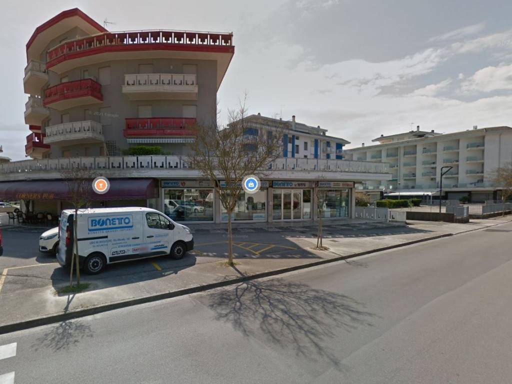 locale di sgombero in vendita a Jesolo in zona Lido