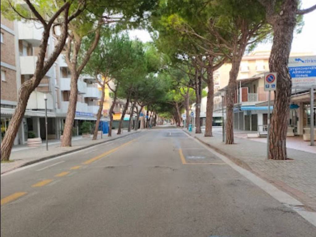 negozio in vendita a Jesolo in zona Lido