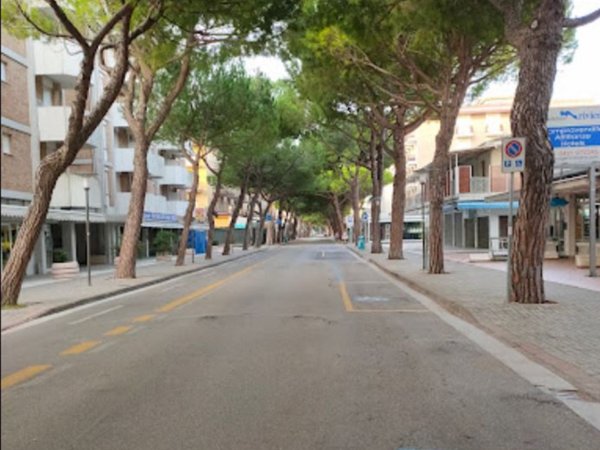 negozio in vendita a Jesolo in zona Lido
