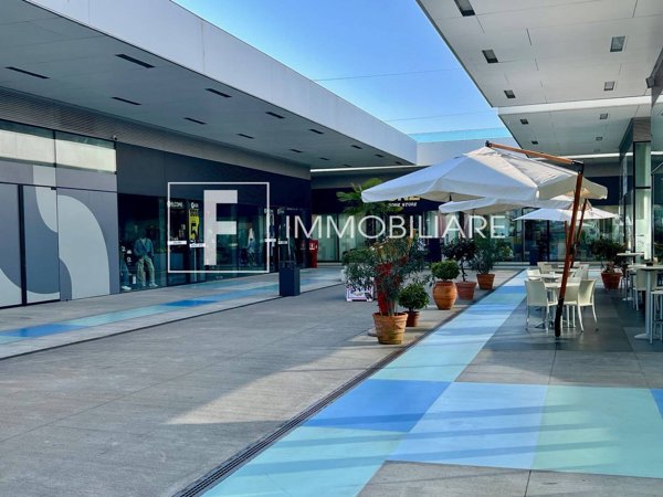 locale commerciale in vendita a Jesolo