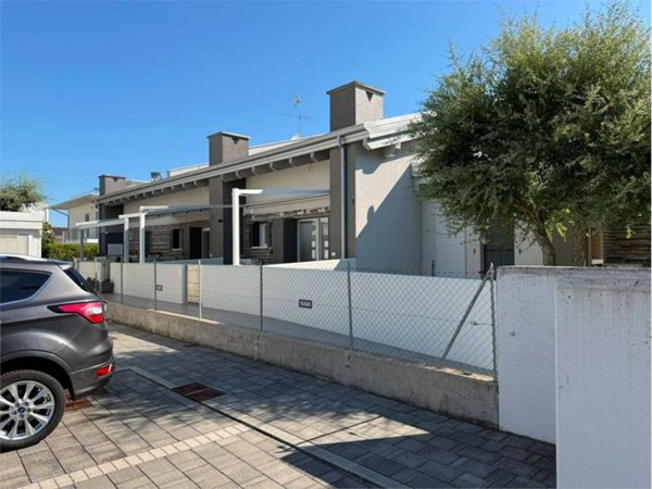 casa indipendente in vendita a Jesolo in zona Lido