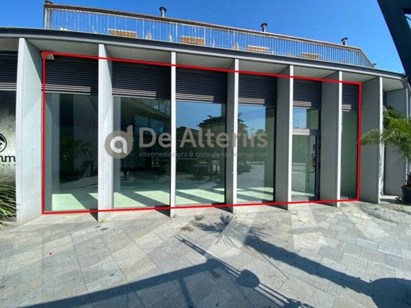 negozio in vendita a Jesolo in zona Lido