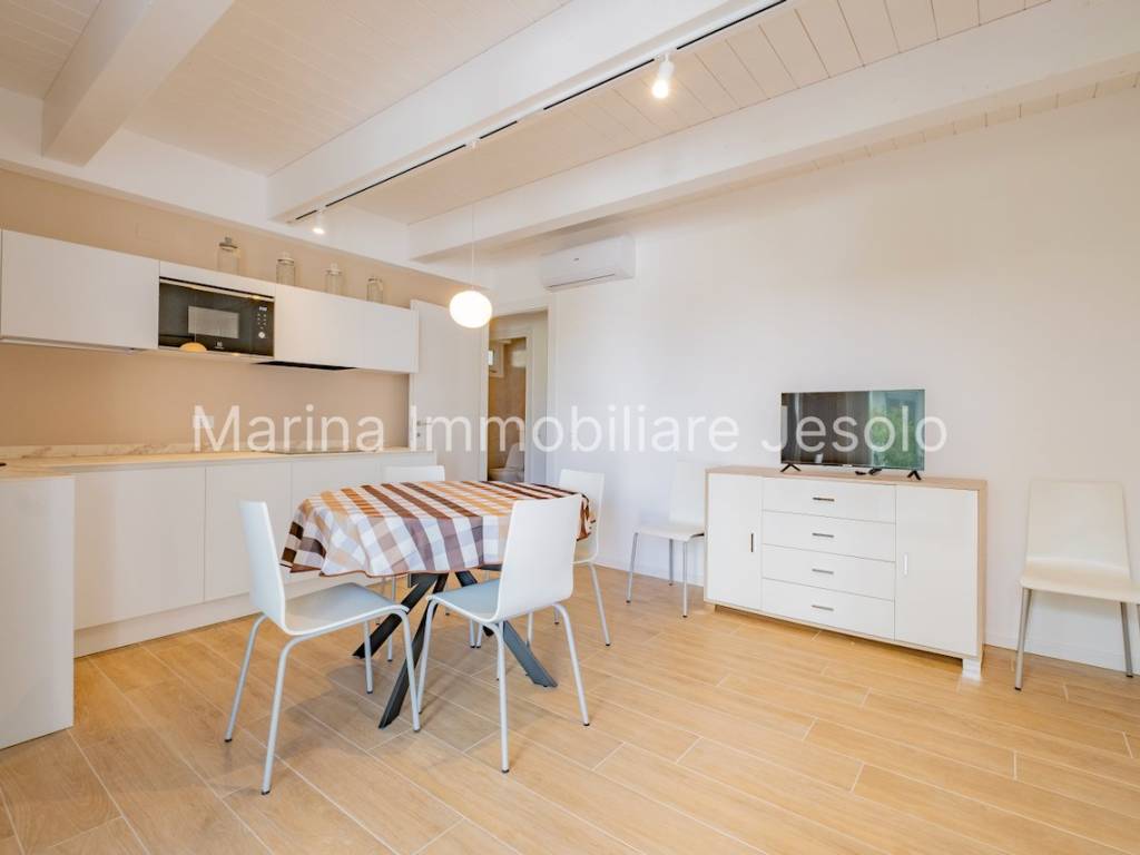 appartamento in vendita a Jesolo in zona Lido