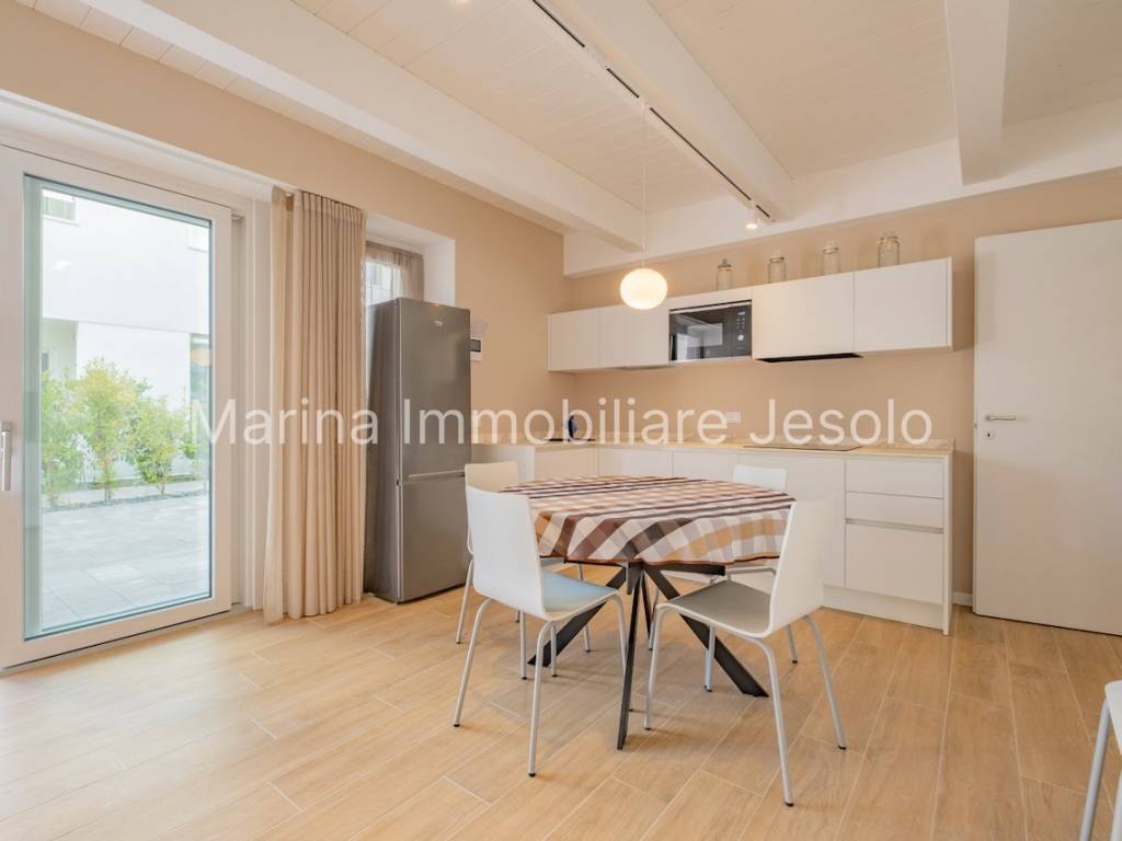 appartamento in vendita a Jesolo in zona Lido