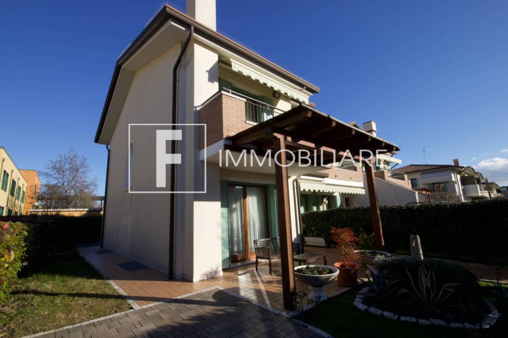 casa indipendente in vendita a Jesolo in zona Lido