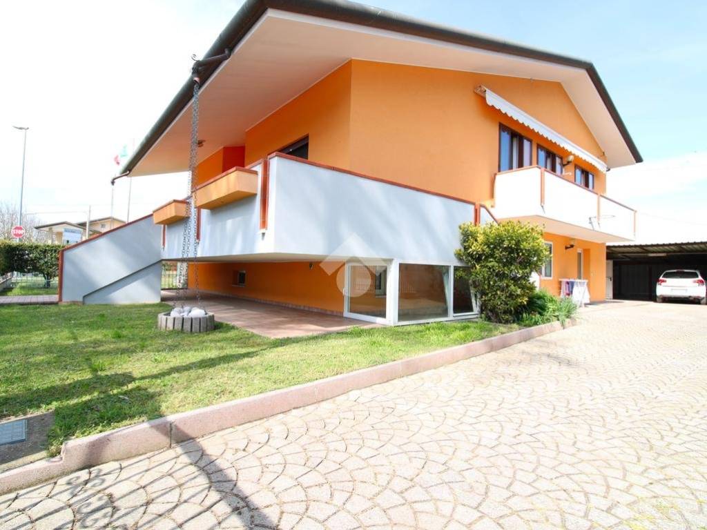 appartamento in vendita a Jesolo in zona Lido